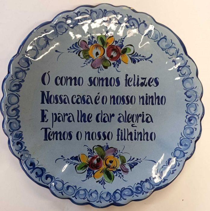 Prato em faiança de Sacavém