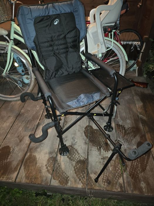 Fotel krzesło wędkarski Caperlan Essenseat 500 comfort z półka boczna