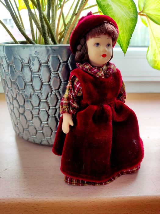 Lalka z porcelany figurka kolekcjonerska