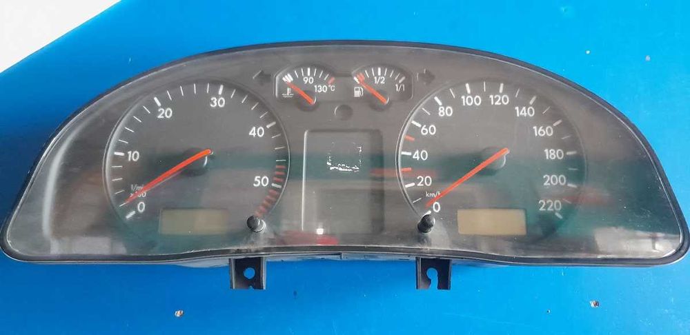 Licznik zegary Vw Passat B5 1.9 TDI 3B0'919881N