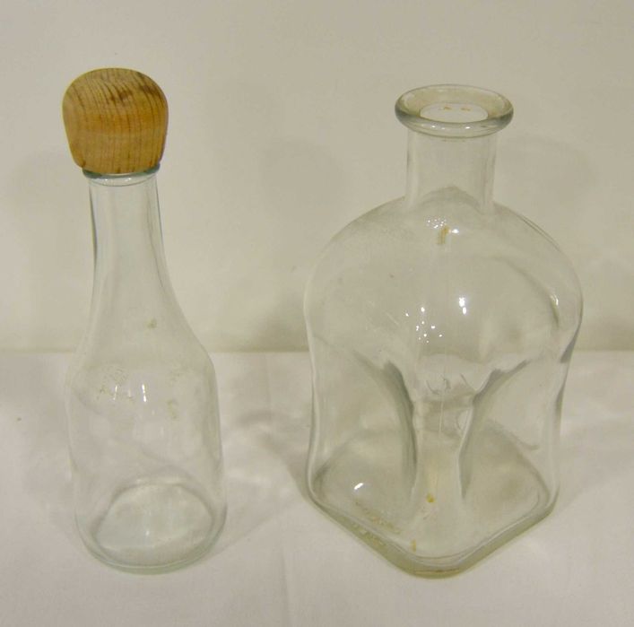 2 garrafas em vidro Vintage