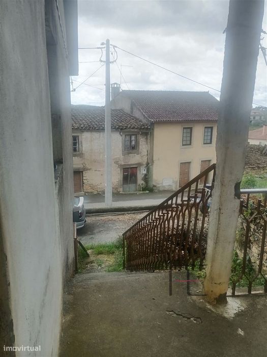 Moradia para Restaurar T3 Venda em Mogadouro, Valverde, Vale de Porco