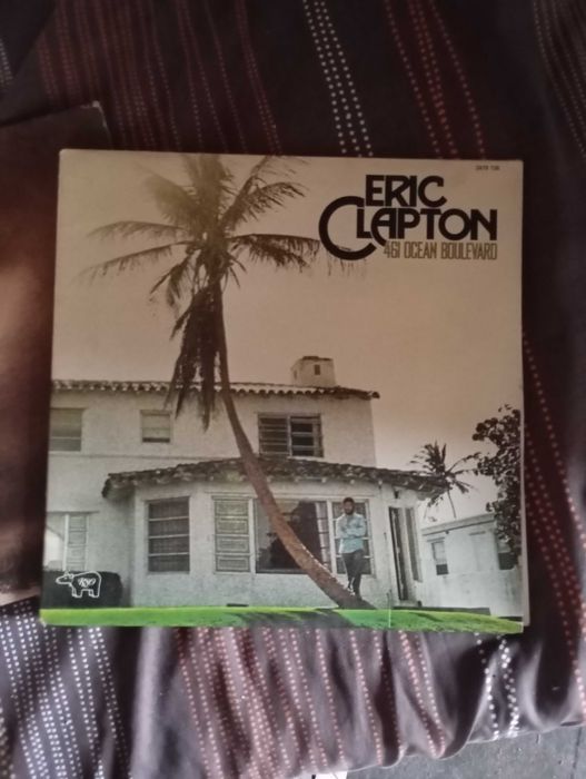 Vendo lote de vinis diversos, em bom estado