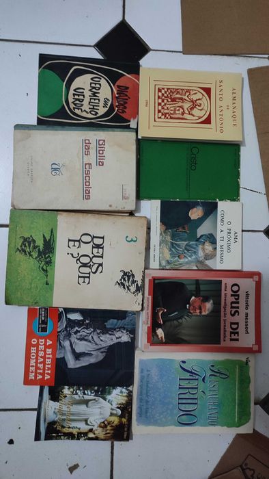 Lote 75 Publicações Diversas sobre Religião Católica