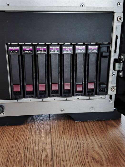 HP ProLiant ML350 G6 | 96GB RAM | 2x Xeon | 7x SAS 300GB | RAID