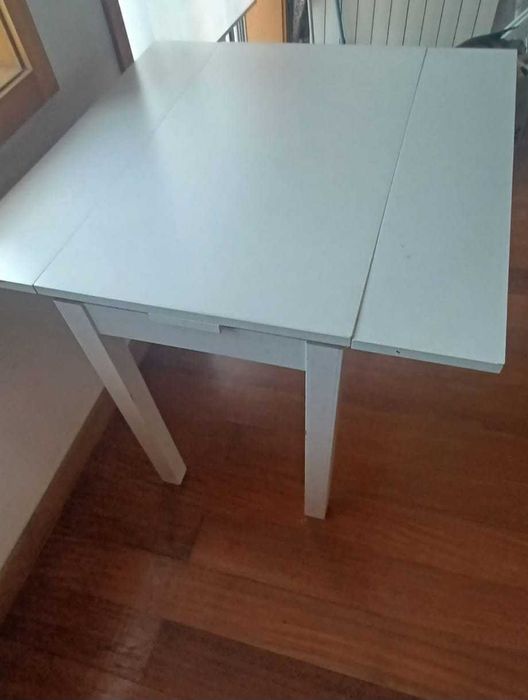 vendo sala completa (Sofa-cama + Mesa de Apoio + Mesa TV + Tapete + Mesa de jantar = 230€)