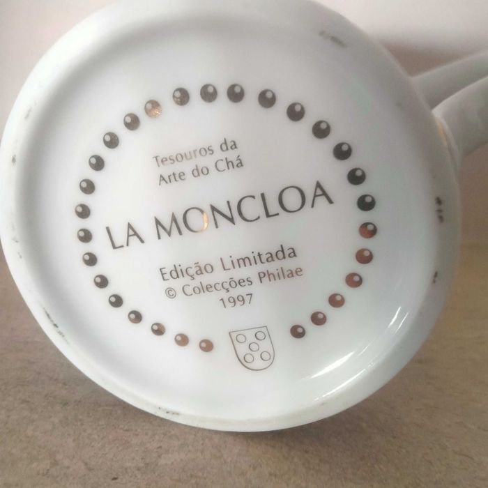 12 Bules em porcelana decorados a ouro. Arte maravilhosa
