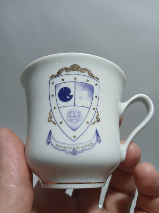 Chávena de café + Pires - Inovação e qualidade - Brasão Armas Nacional