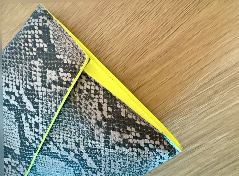 Nowa kopertówka motym węża