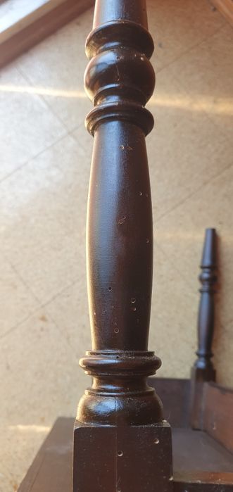 Mesa de Centro / Banco Antigo em Madeira Maciça (Pernas Torneadas)