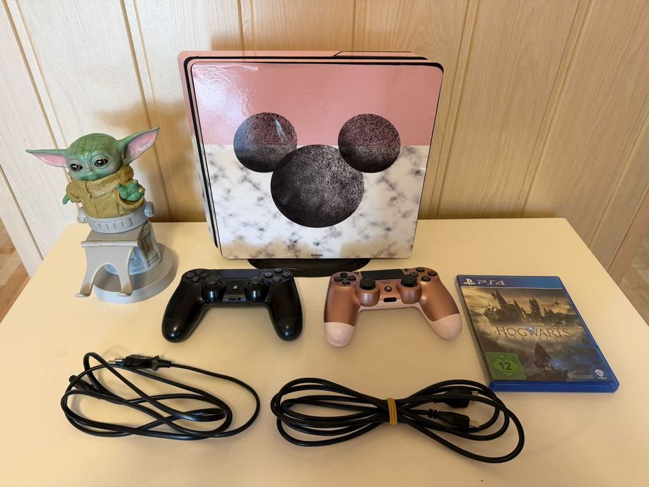 Sony PlayStation 4 / 2 pady,stojak na pady,gra,okablowanie
