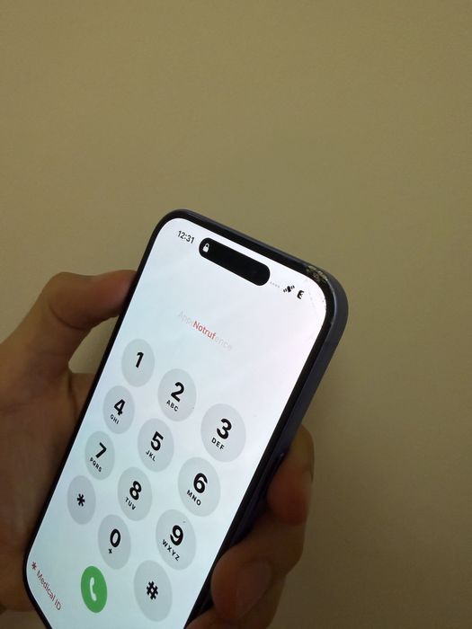 Iphone 16 niebeski uszkodzony