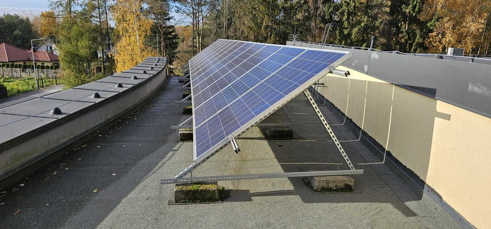 Panele fotowoltaiczne , falownik, stelaż