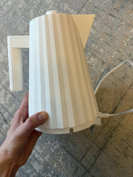 Alessi Plisse 1 l czajnik biały uszkodzony
