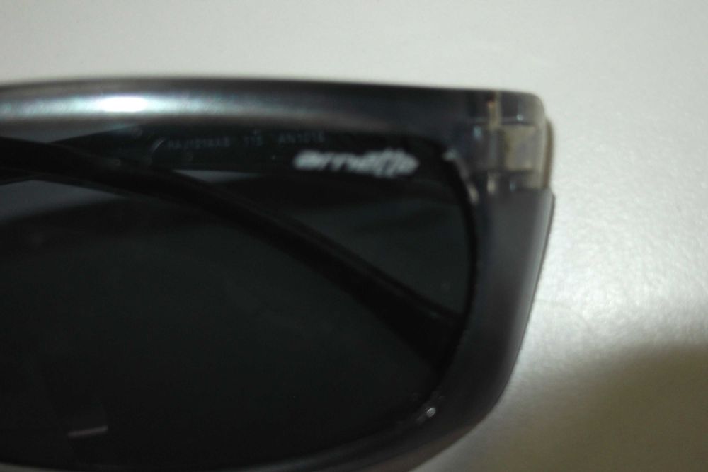 óculos de sol Arnette em bom estado