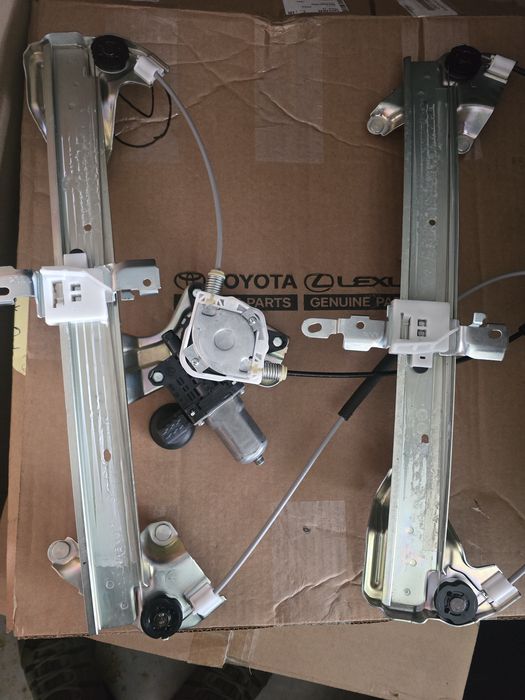 Toyota sequoia механізм кришки підйому скла