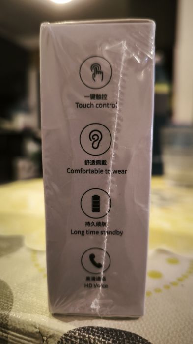 Auriculares em caixa selada