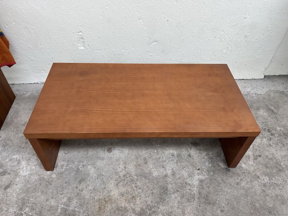 Wooden side table in excellent condition64741182644225121