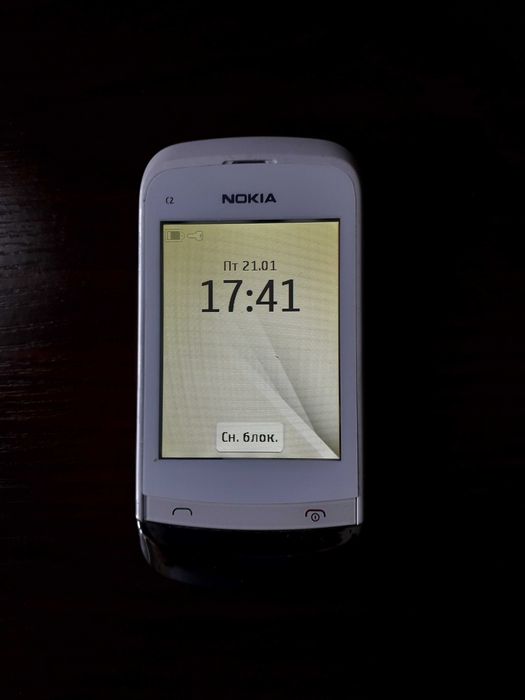 Мобільний телефон NOKIA C2-06 + подарок кнопочний телефон SANYO.