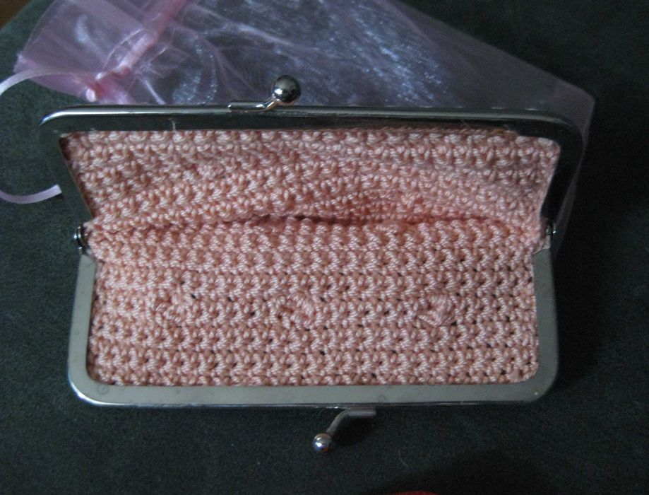 Porta Moedas em Crochet Ponto Fino Rosa NOVO