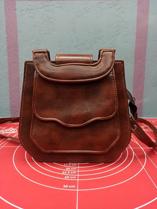 Жіноча стильна сумка коричневого кольору