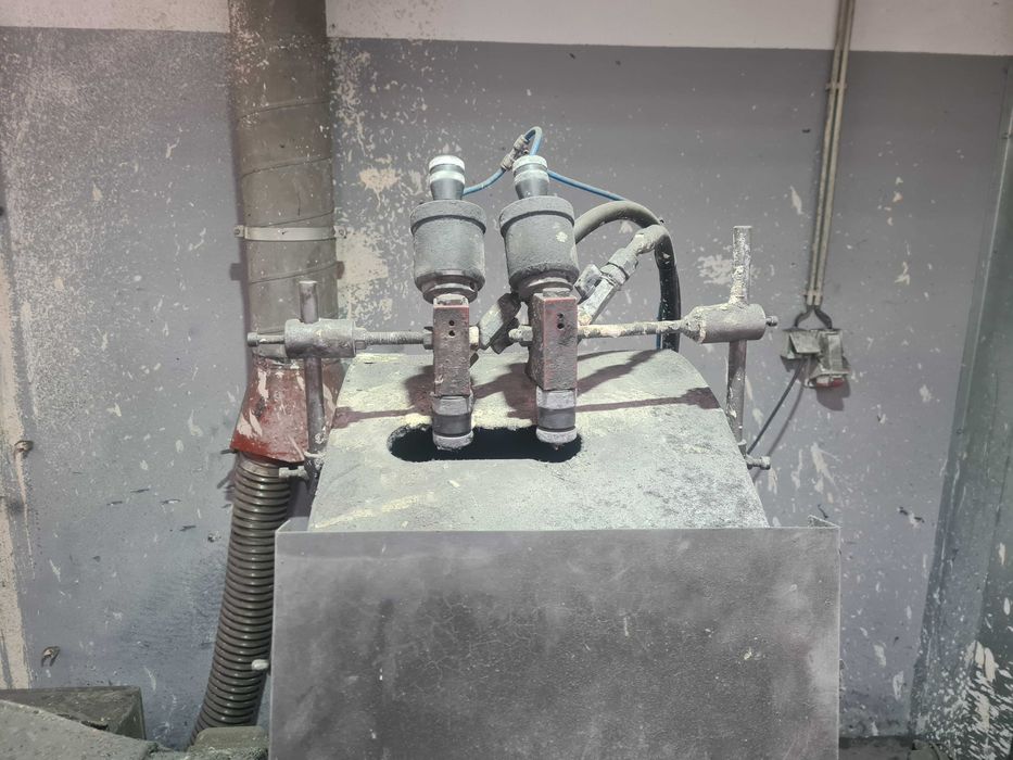 Máquina de polir panelas e tampas com automato e quadro novos