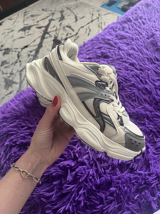 Кросівки Reserved 35 розмір