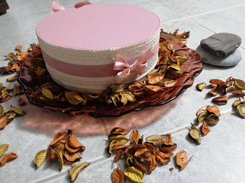 Caixa decorada à mão