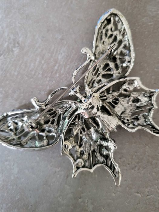 Broszka motyl z kryształkami Swarovski