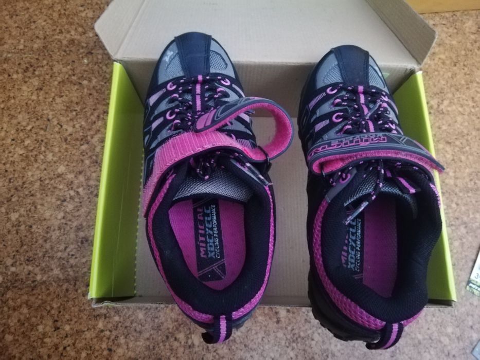 Sapatilhas/Tenis de bicicleta de senhora N-38 =NOVAS =