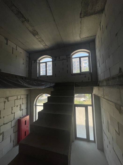 ФАСАДНОЕ помещение 102 метра в ЖК Виа Рома! Свой вход, два уровня!