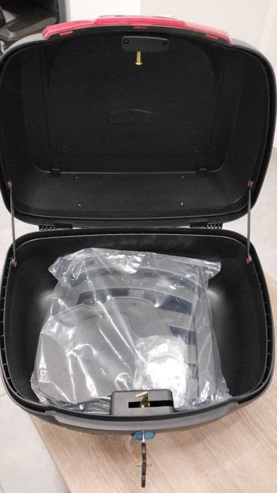 Купити якісний кофр мотобагажник для  скутера \ мотоцикла на 40 літрів