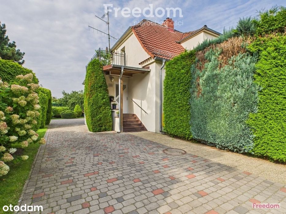 Dom z ogrodem 743 m², 2 garaże, strefa relaksu