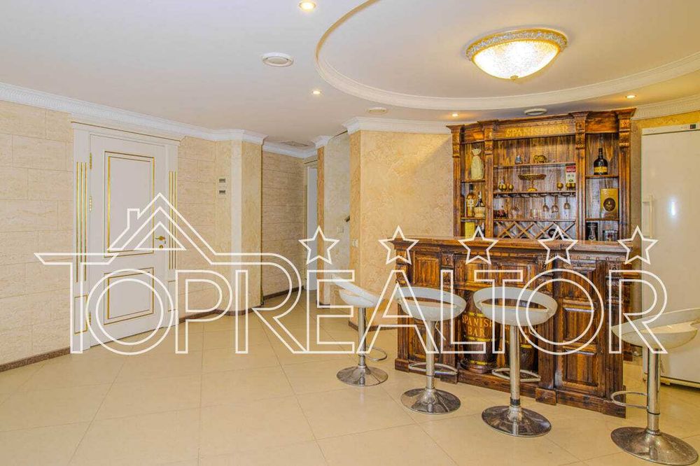 Елітний будинок у к.м. Park House з 13-метровим басейном