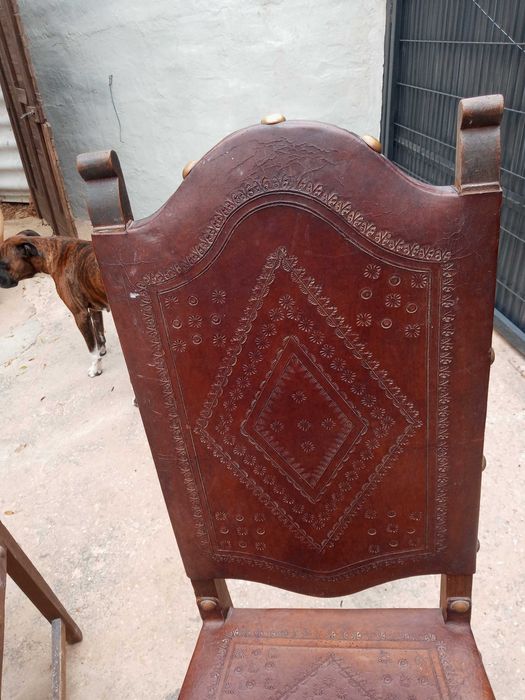 2 lindas cadeiras antigas em bom estado