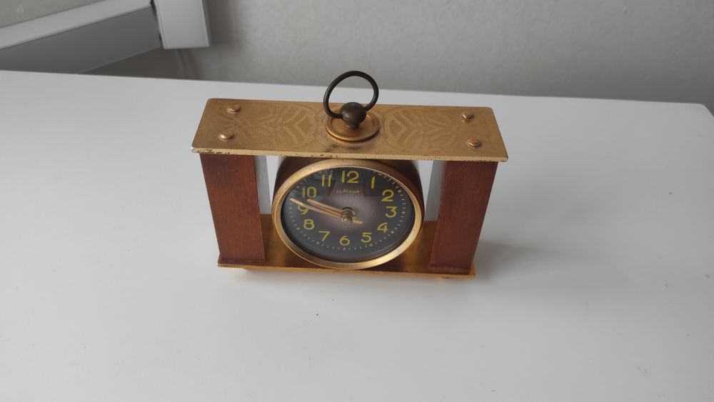 Часы настольные механические маяк винтаж СССР