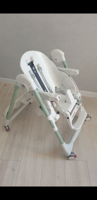 Итальянский столик для годування, стульчик для кормления Peg Perego