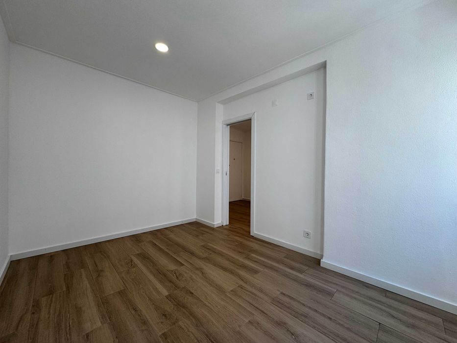 Apartamento t1 à venda na Rua Correia Teles, 15