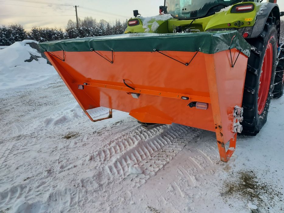 Piaskarka posypywarka soli piasku samozaładowcza