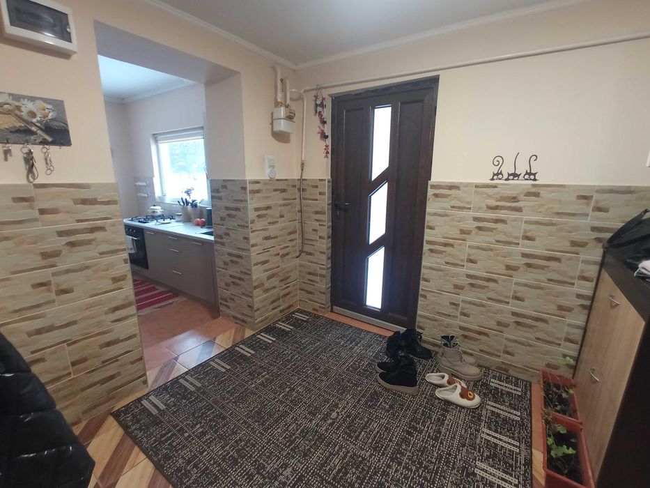 Продаеться 2-х поверховий напівособняк по вул.Карпатської України