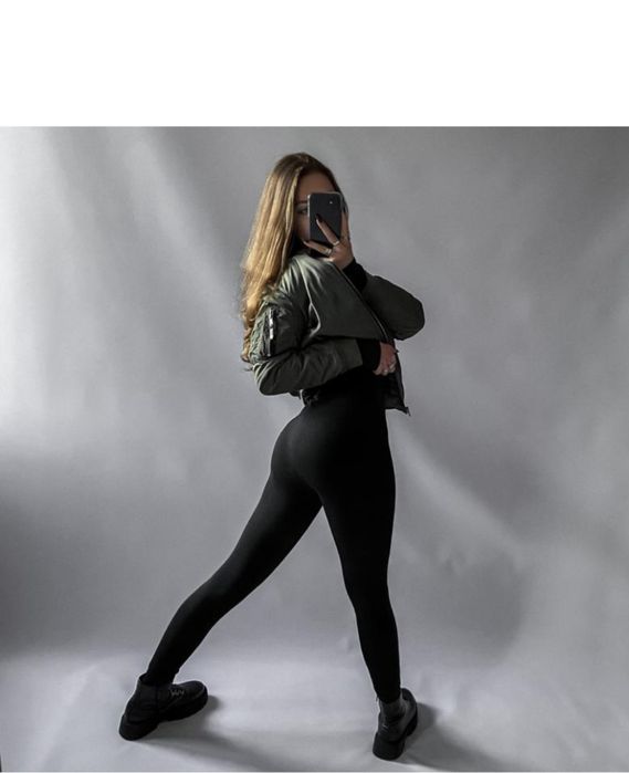 Актуальний красивий бомбер