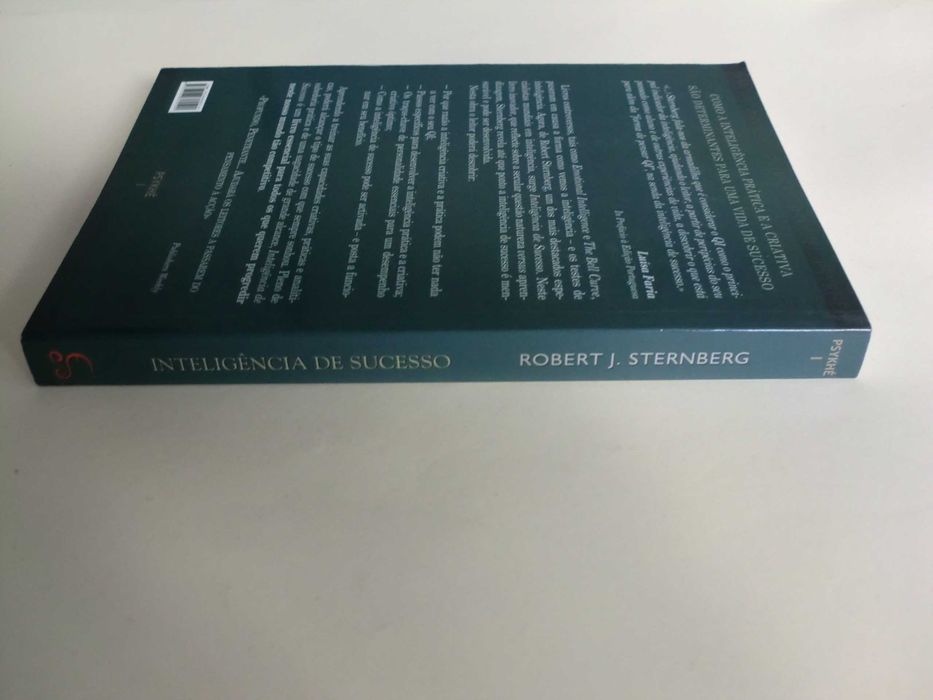 Inteligência de Sucesso
de Robert J. Sternberg