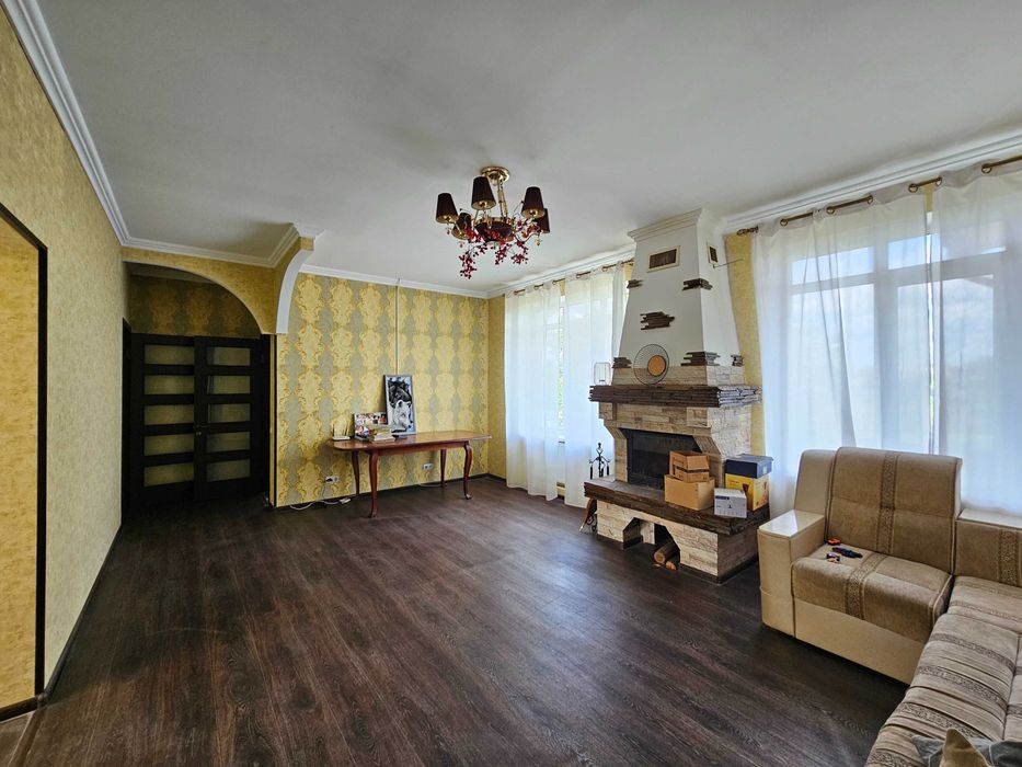 Шикарне домоволодіння у центрі с. Благодатне, 15 км від Черкас