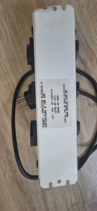 Tomada EPE 204 USB2 Intelbras + Protector eletrico Profissional