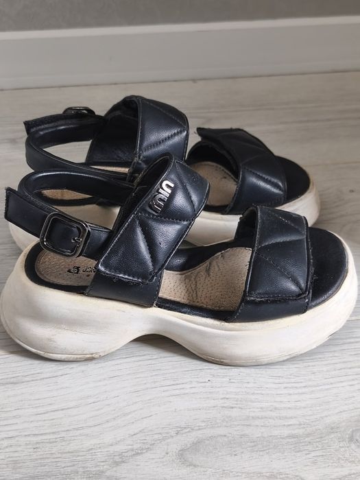 Босоніжки на дівчинку 35р. устілка 23см