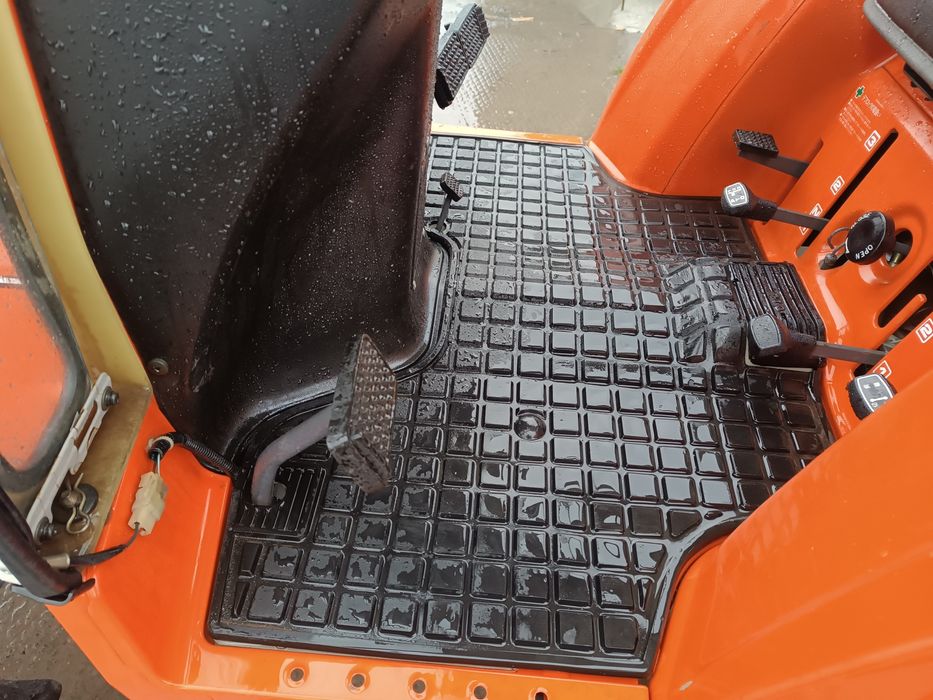 Японський мінітрактор . Трактор Кубота.