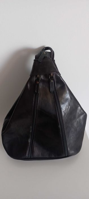 Mochila de senhora em pele preta