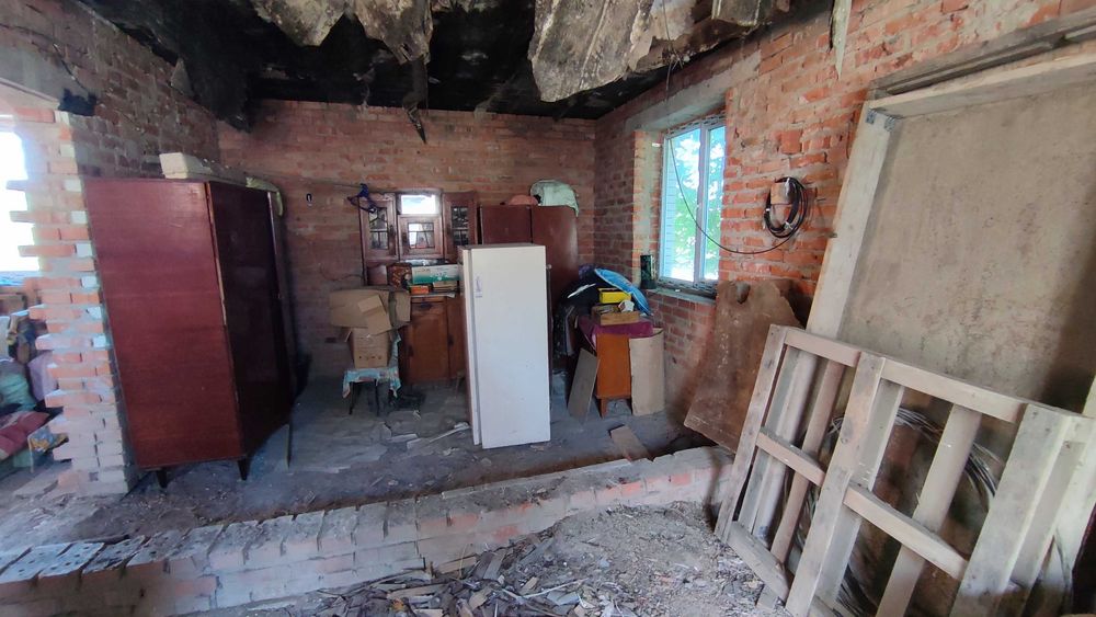 Продам двоповерховий будинок в центрі Літина, 31 сот. світло газ