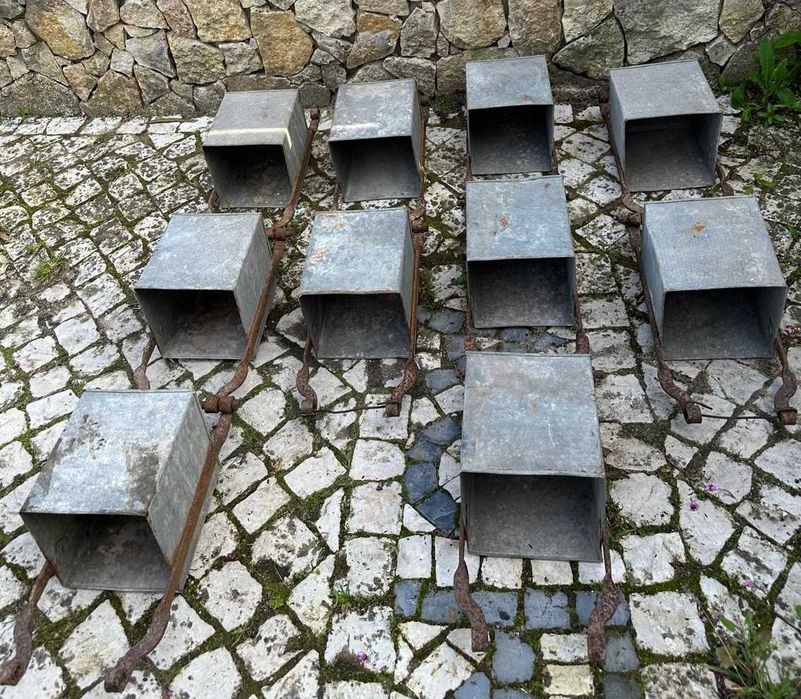 conjunto de Alcatruzes ou baldes metálicos zincados, antiguidades