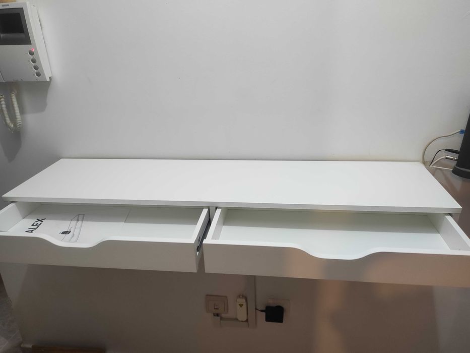 Prateleira de parede para Hall de Entrada Ikea com Suporte